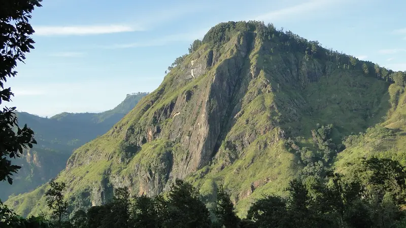 Green peaks and hills around Ella