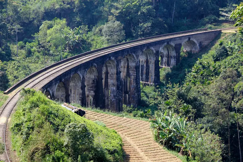 The Nine Arch Bridge curving through the jungle near Ella